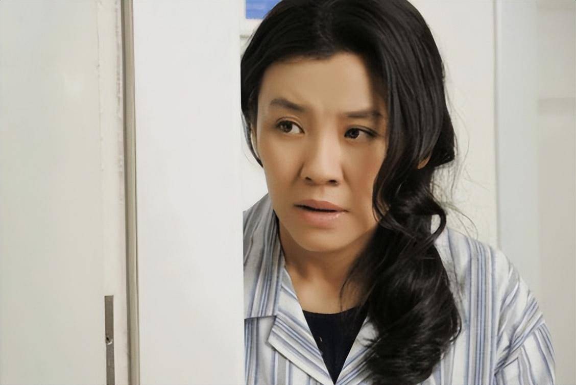 身价过亿豪门阔太，年过40被导演拉来救场，现在却意外爆红