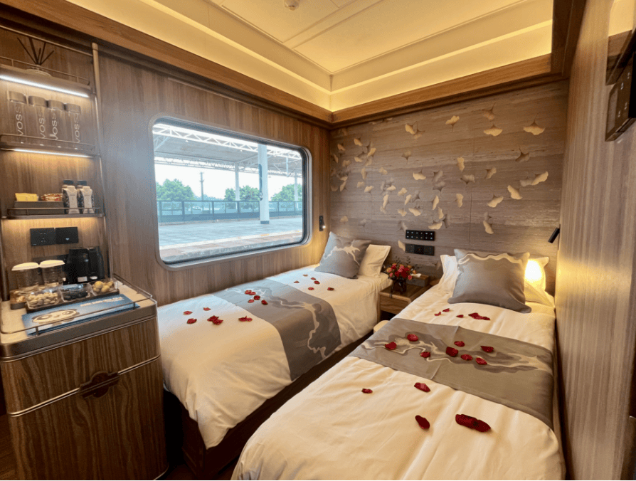 列“熊猫专列·成都号”：班期价格新鲜出炉新葡京2026年成都出发到新疆豪华旅游专(图5)