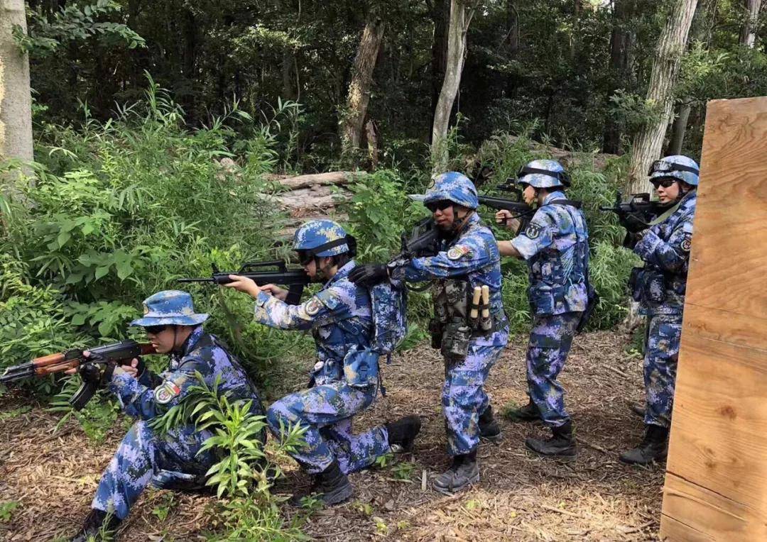 近日!日本军迷穿中国军服唱《歌唱祖国》?是驻日本部队吗?