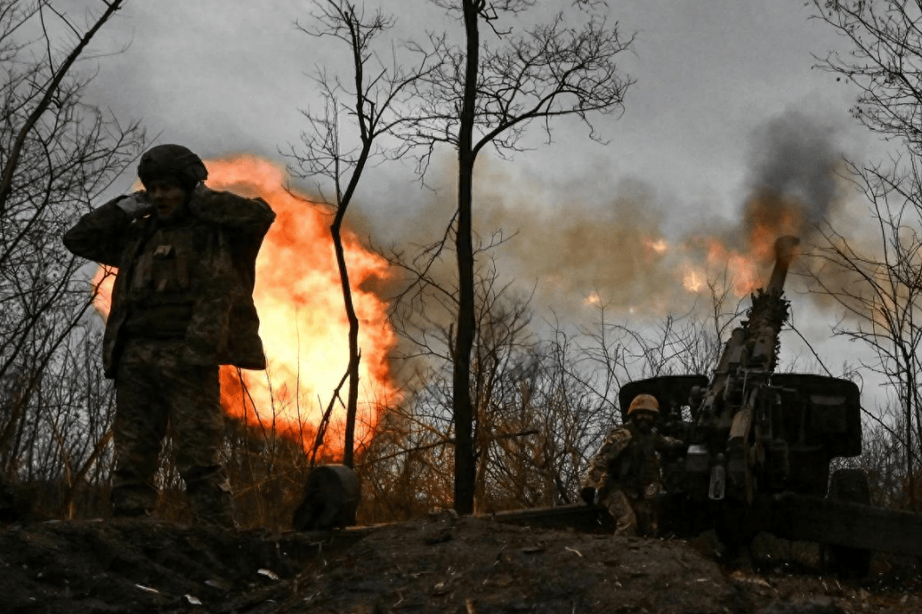 泽连斯基被扯掉遮羞布，乌前防长：红军城战斗已经结束，再不跑啥都完了！