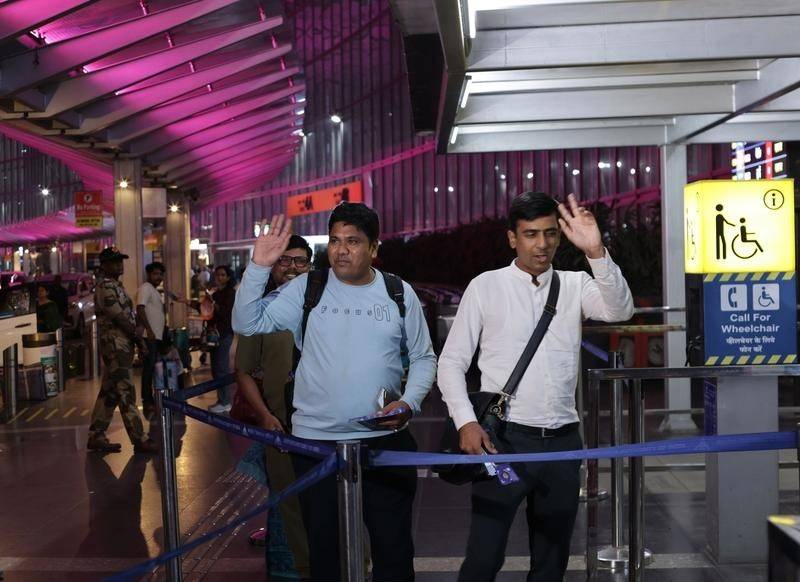 李显龙称中国已老印度尚年轻,未来能赶超!藏着新加坡在中美印之间的战略卡位,印度有发展陷阱