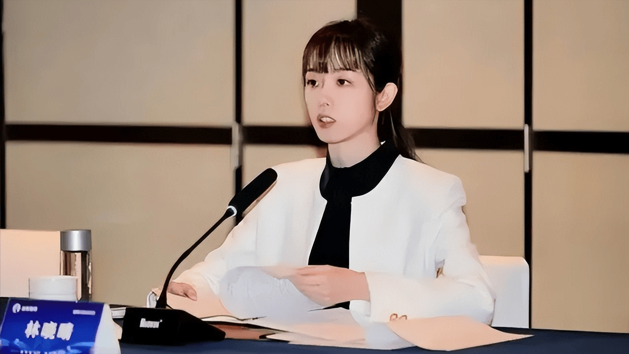 29岁年青美女,何以连任成都路桥董事长?