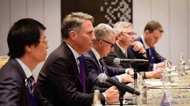 菲律宾控诉中方围观军演，派来看戏的军舰，比他们参演舰艇还要多