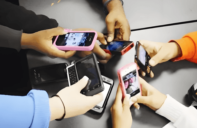 原创             国产手机不仅中低端减配，旗舰手机也悄悄缩水了，太鸡贼了