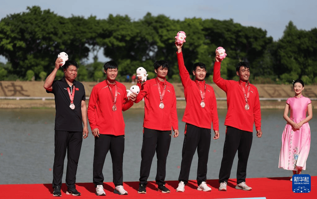 十五运会开幕式后首金出炉 男子四人双桨江苏队夺冠军