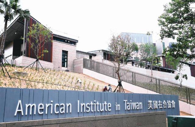 登机赴陆前，美方约见郑丽文，想谈3件事，洪秀柱力量已冒头