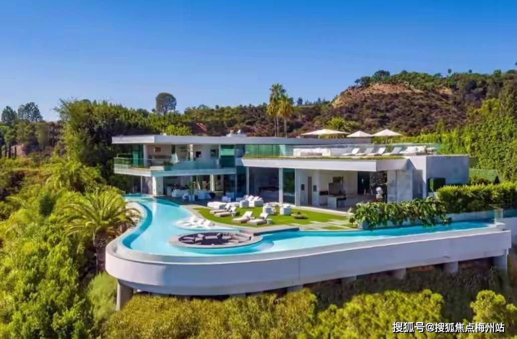 想在香港华体会- 华体会体育官方网站- 体育APP下载浅水湾、深水湾买别墅  套件？面积和每平价格多少？