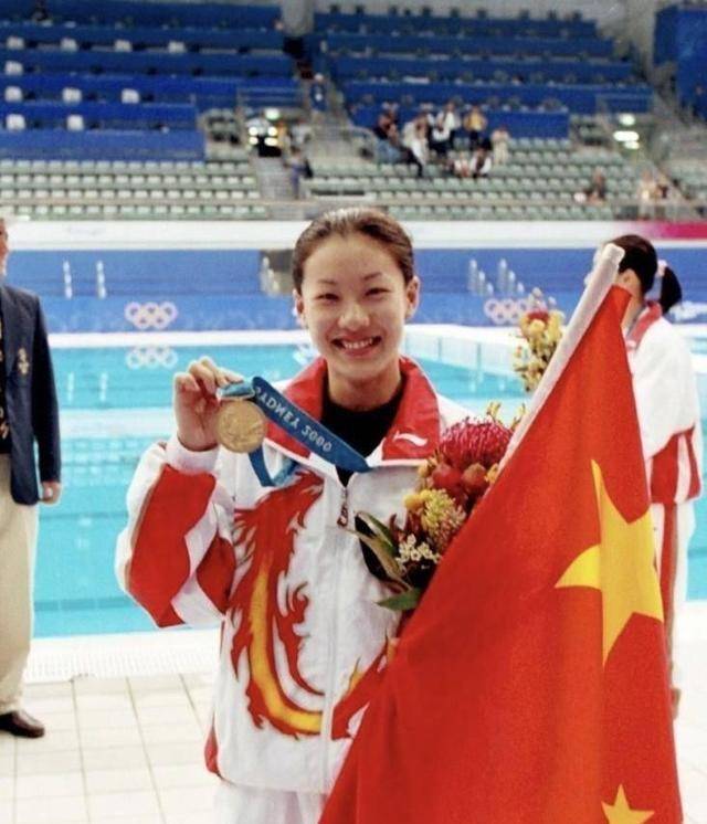 恩爱23年架不住残酷现实!73岁梁锦松衰老明显,47岁伏明霞仍艳丽如花