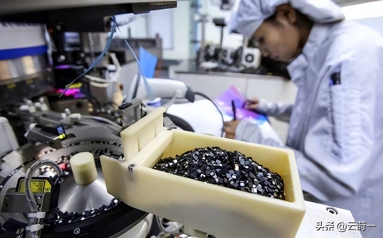 让中国光刻机“变成废铁”,日本对华下狠手,外媒:比美国人还绝