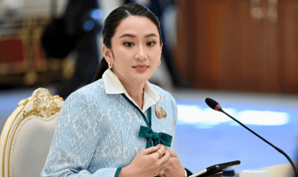 行程开始,泰国王抵达中国,中方高规格接待!下飞机前边境又传出枪声,洪玛奈下令出兵