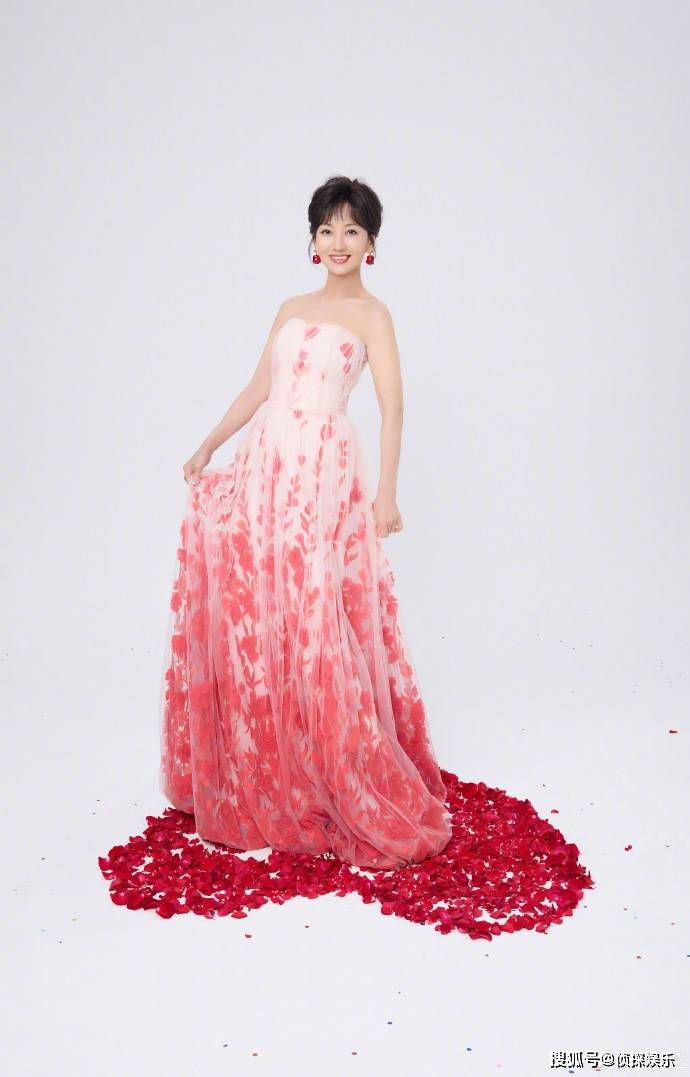 赵雅芝72岁了!生日写真曝光状态超年轻,活泼可爱美了一辈子