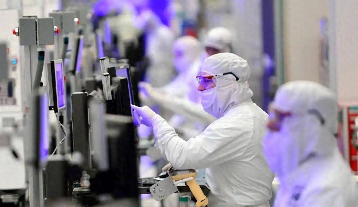 让中国光刻机“变成废铁”,日本对华下狠手,外媒:比美国人还绝