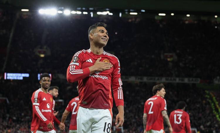 英格兰足球超级联赛诚意满满！曼联计划以周薪15万镑续约33岁卡塞米罗锁定中场核心地位