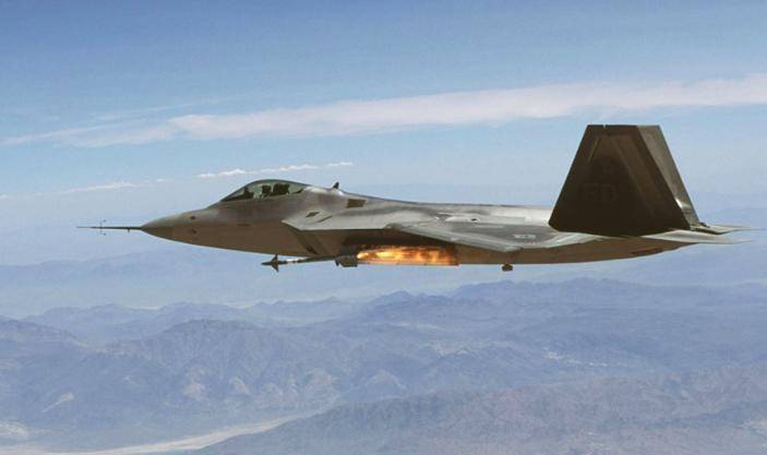 央视曝红旗-20开火惊艳画面，打得就是隐形目标，信号美国能看懂