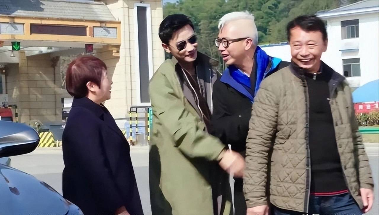 罗晋将在八宝山送别父亲，知情人爆料罗父在老家是领导，罗晋为孝停工一年