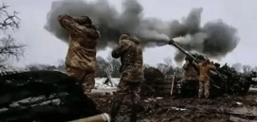 3大危机交织！波克罗夫斯克沦陷、美“追杀令”来袭，数千名乌军被困