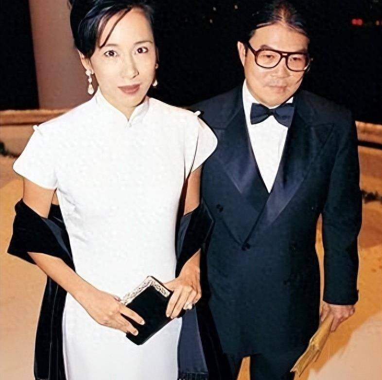 65岁朱玲玲二次净身出户离婚，她的一生让网友赞叹：太厉害了