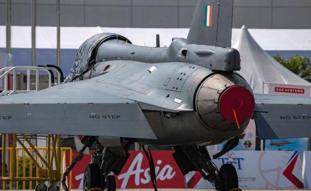 万万没想到:光辉战机惨烈坠机后,印度人一口气“骂了”3个国家!