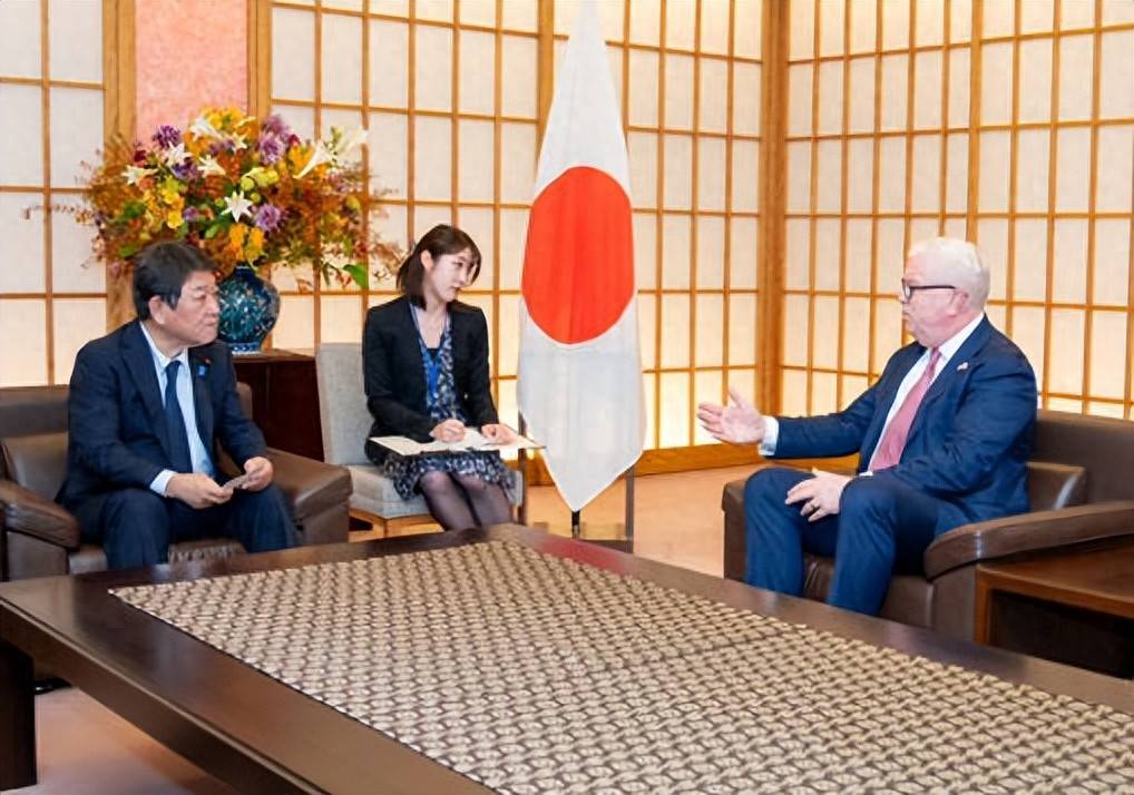 美表态全力支持高市，话音刚落我军高层受邀访俄，获一项坚定支持