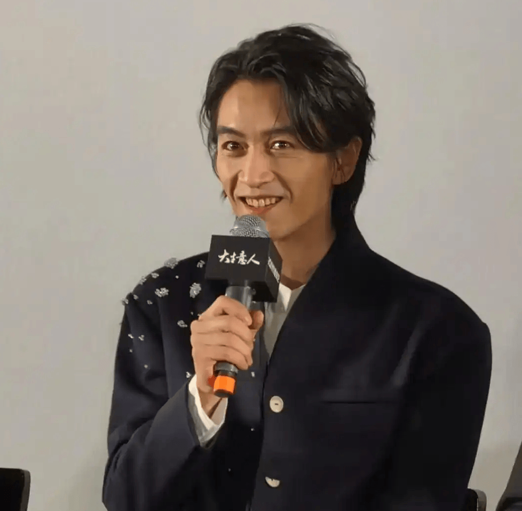 陈晓疑回应暴瘦状态，换掉用了11年的神雕背景图，彻底跟过去告别