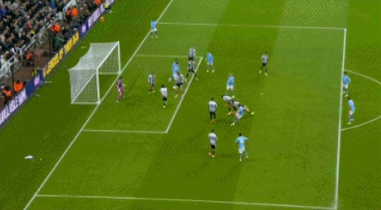 西班牙足球甲级联赛英超爆冷翻车之夜！利物浦0-3惨败7战6负！曼城1-2纽卡遇争议进球