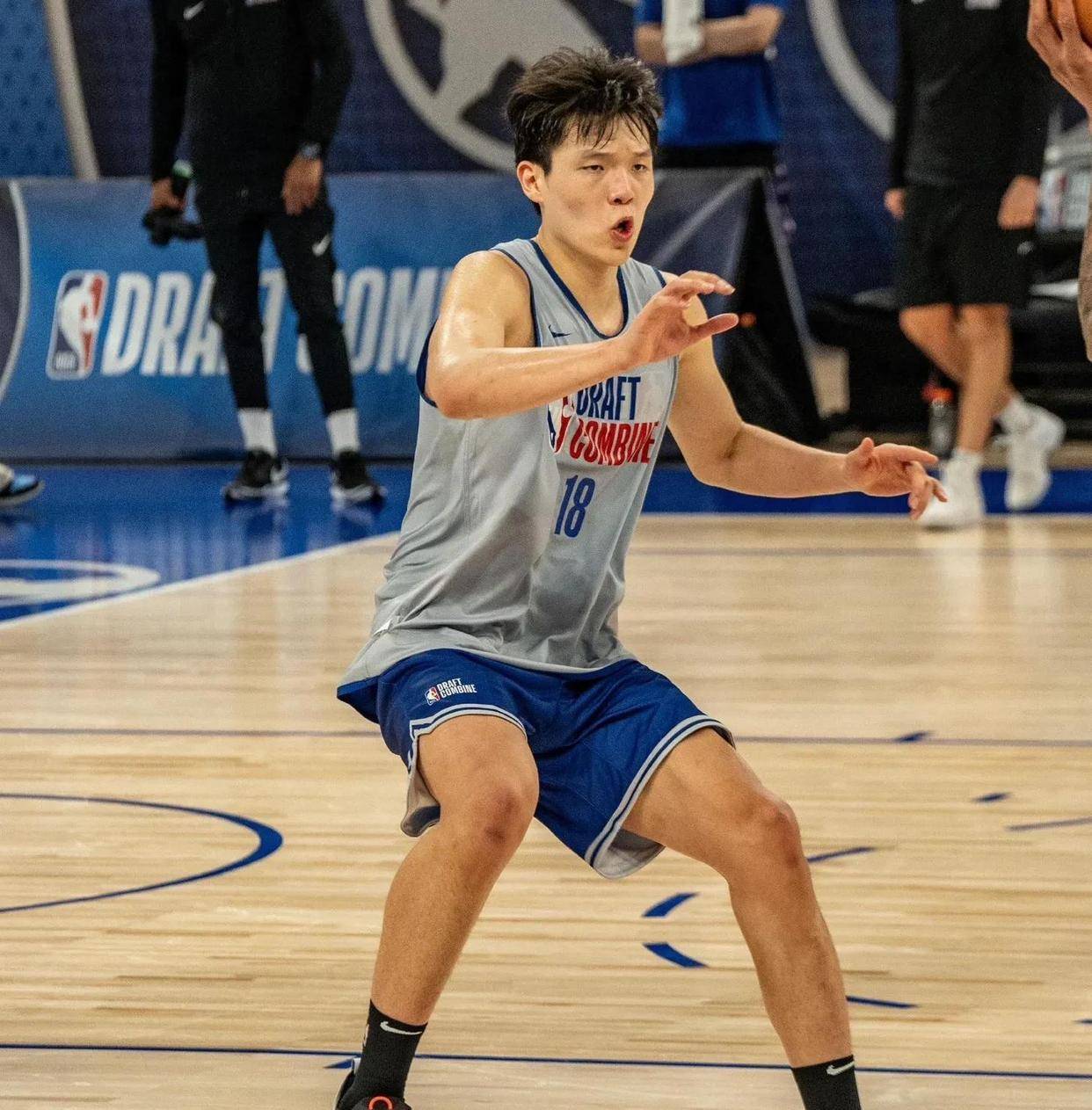 欧洲篮球联赛中文网__赛程比分+球队资讯+盘口分析11月25日凌晨海外联赛传来杨瀚森超周琦余嘉豪0出手砍16分韩旭受核心待遇