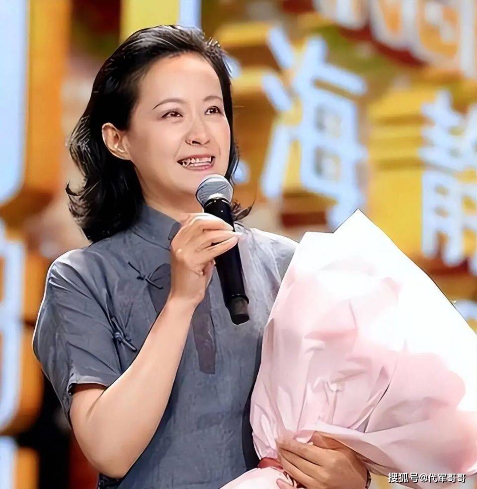她嫁大13岁名导被捧红,丈夫不幸病逝,如今56岁单身无儿无女