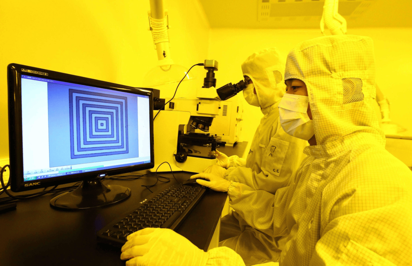 原创             芯片战场传来重磅消息！日本垄断梦碎，中国芯片自主迈出关键一步