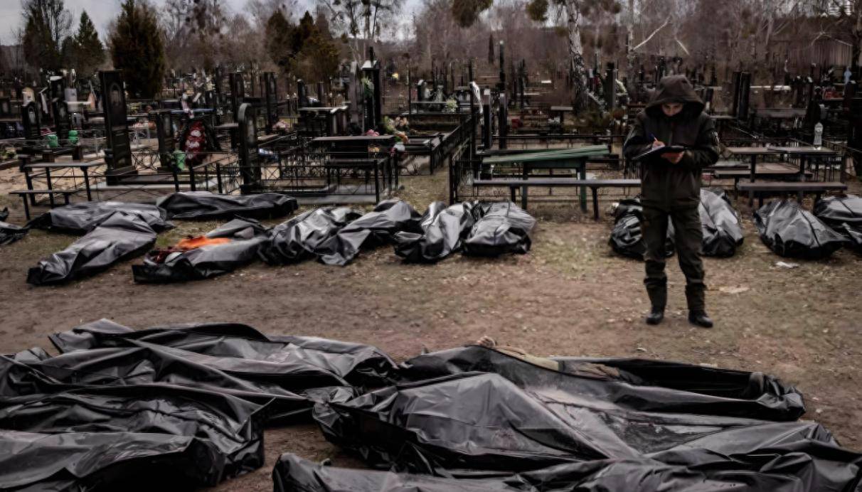 37:1！俄乌最新遗体交换比例触目惊心，乌军战线为何还未崩溃？