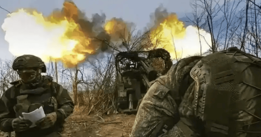 6万铁甲狂飙45公里！乌军1.2万人被逼入绝境，11轮空袭斩断最后补给线