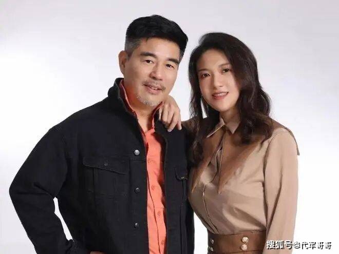 58岁演员周惠林娶31岁央视主持人,女儿才三个月大,婚姻生活很幸福