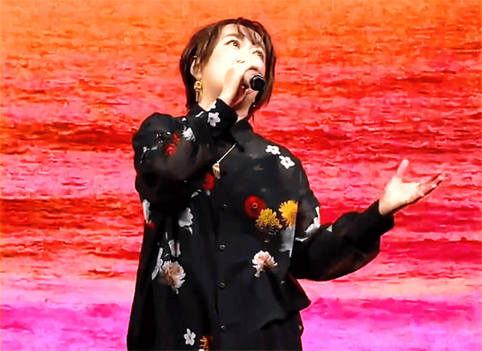 老胡为日本女歌手鸣不平，认为把演员轰下台不尊重，到底是理智还是拎不清？