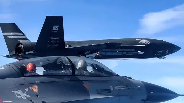 我们落后了？土耳其完成“世界首次无人机发射空空弹”，性能如何