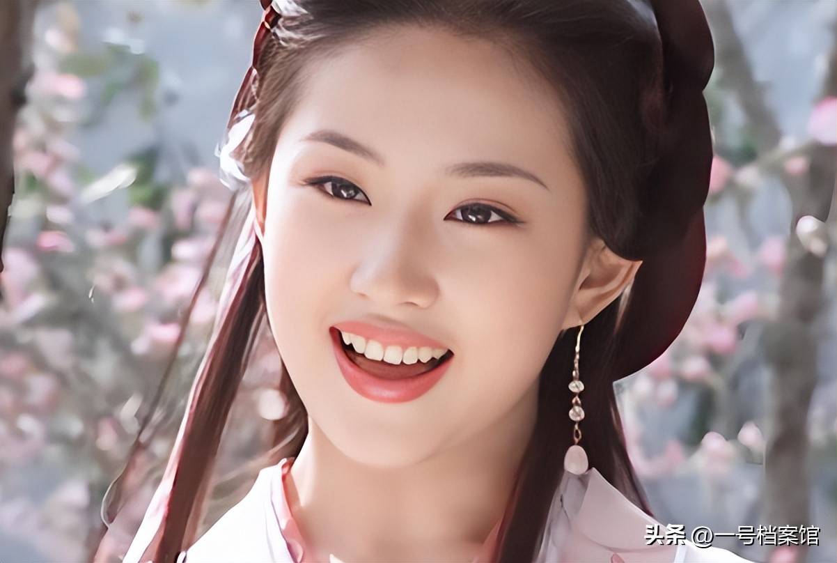 一场香港大火,让大家看清了38岁刘亦菲的“真面目” 赵立坚说对了