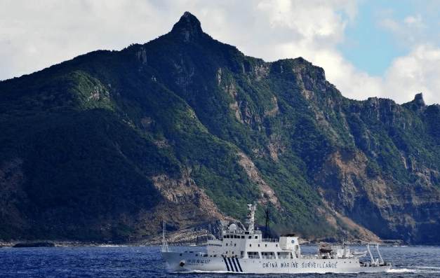 日本还是动手了？钓鱼岛上演罕见一幕，“瑞宝丸”号越线，与中方撞了个正着，高市早苗惹大祸！