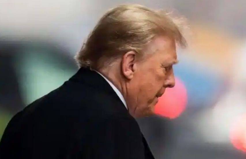 舆论轰动，白宫罕见一幕发生！美国人开始担心，特朗普的身体万一真撑不住，美国可是要出大乱子的