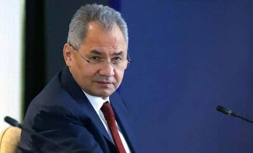 不官宣不军演,大批解放军军舰暗中集结东亚,让高市早苗越看越慌!外交部回应措辞不简单