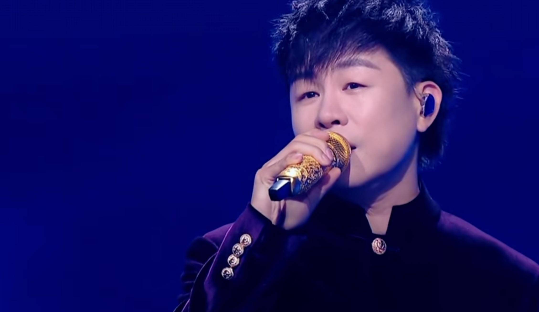 大湾区这一夜，“混子”歌手现原形，几十年职业生涯不敌演员跨界