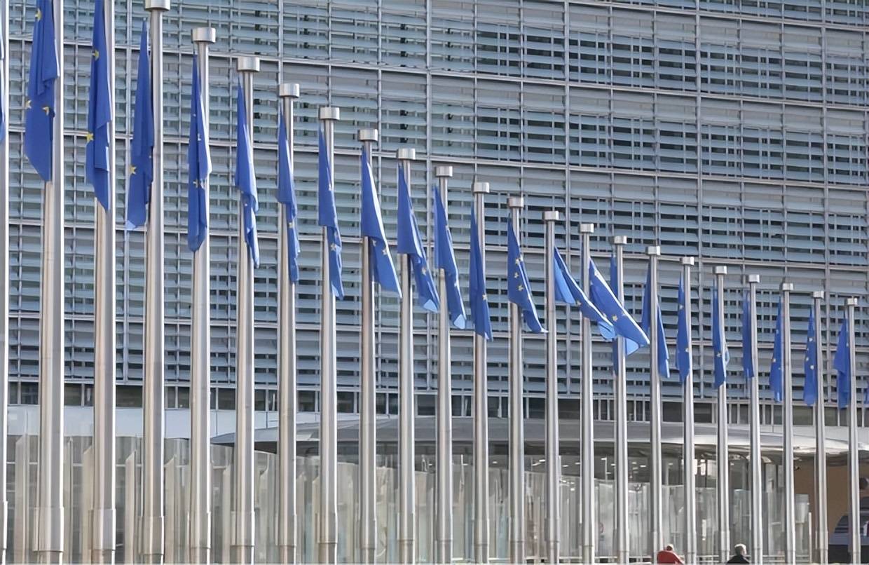 泽连斯基最担心的事发生了!455 票压倒性胜利,德国拒绝“收割”俄资产,千亿“救命钱”泡汤