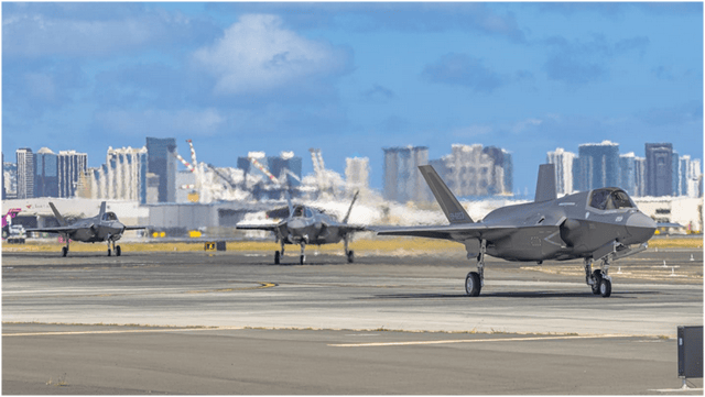 辽宁舰继续北上,日本急调“航母”出港,歼15要和F35正面较量?