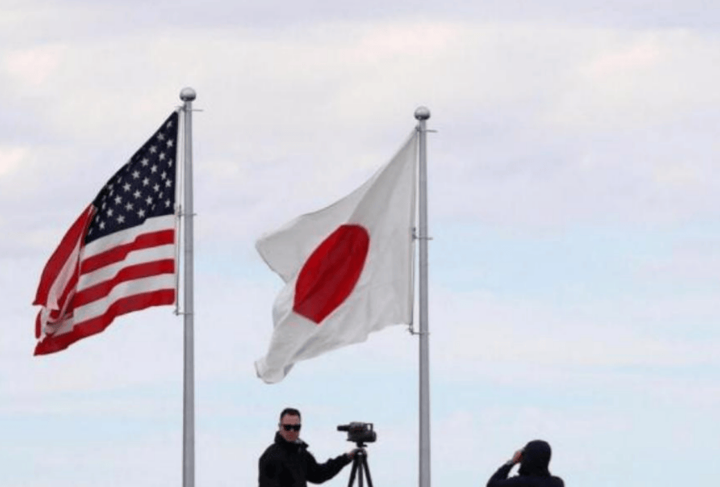 高市早苗叫来美军撑腰,美国只派两架飞机,在日本海上空飞了一圈