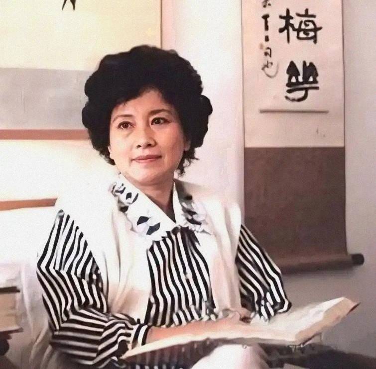 自断后路不到12小时,范曾忧虑的事成真了,遭殃的不止小50岁娇妻