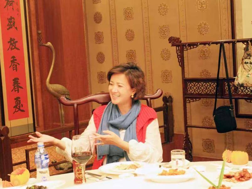 61岁演员何晴去世,好友曝原因细节,是许亚军前妻,六小龄童悼念