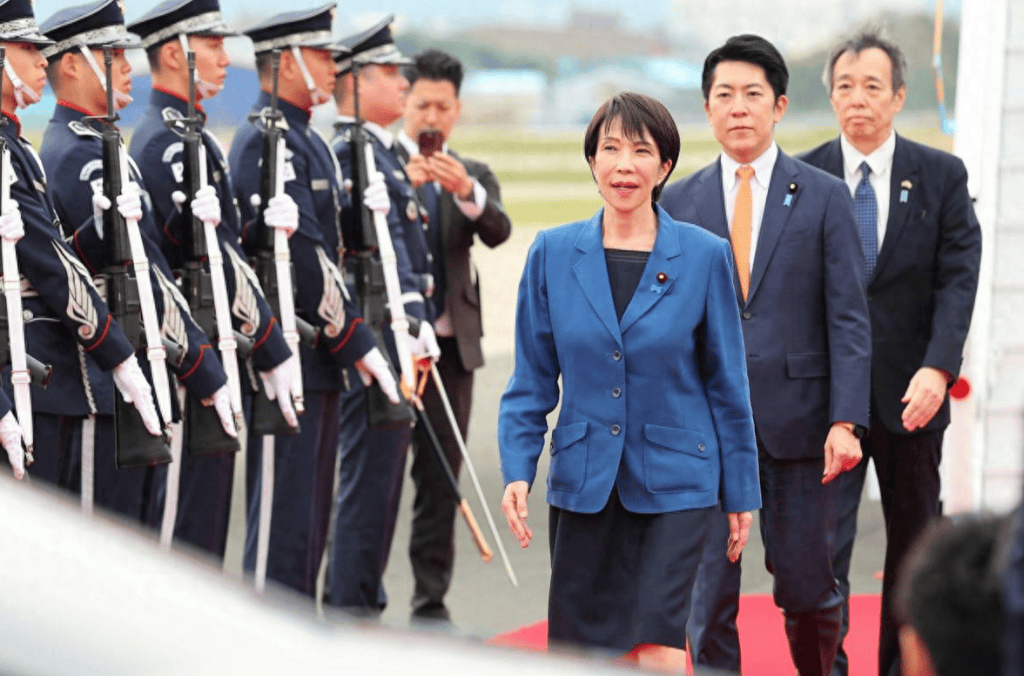 高市早苗还没认错,第二个“日本”浮出水面?解放军第一时间反制!