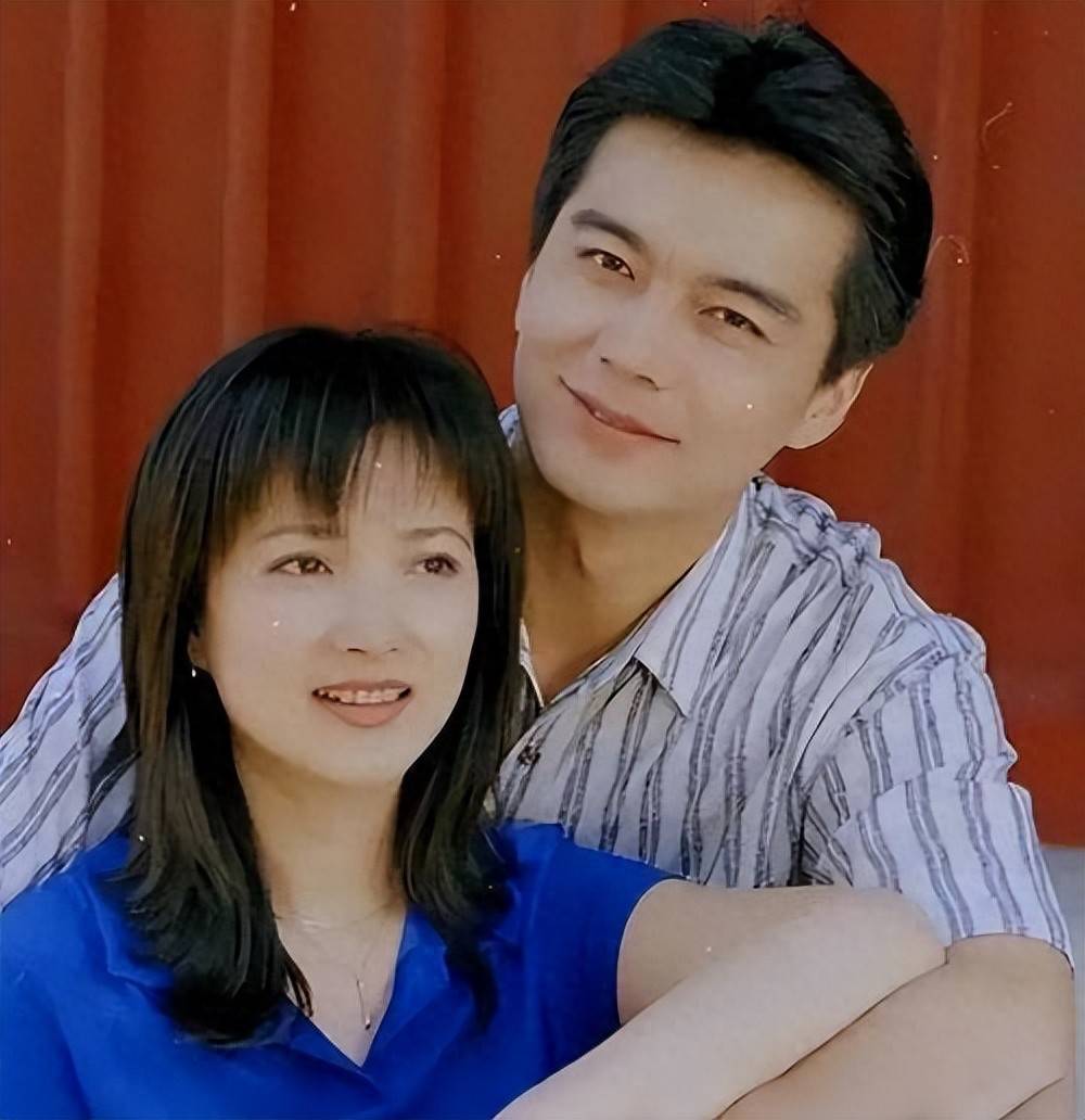 何晴葬礼现场曝光！不到24小时，许亚军一个举动实现口碑暴涨