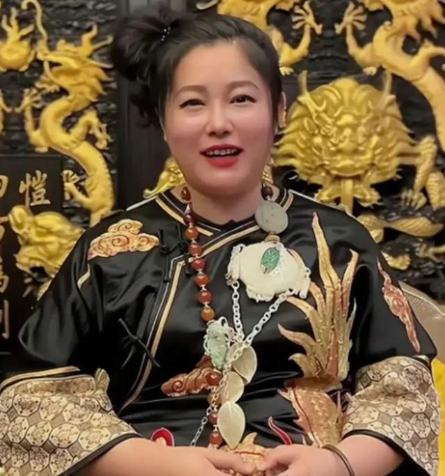 曝44岁知名演员于娜男友去世，上个月病危，筹款为其治疗太落魄