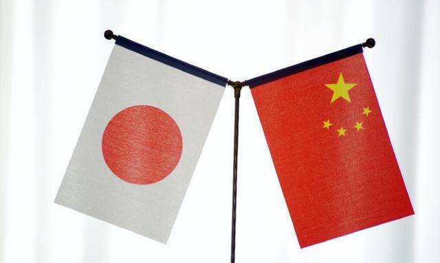 福建舰首过台海，解放军摆开阵势，高市竟改口：不会动用自卫权？