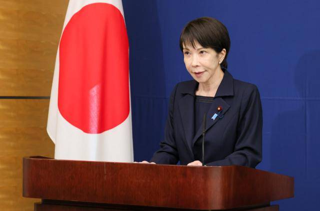 福建舰首过台海，解放军摆开阵势，高市竟改口：不会动用自卫权？