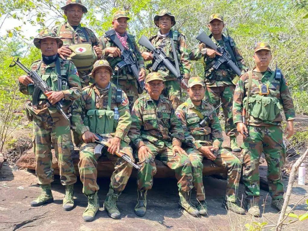 柬埔寨狙击手展示中国10式大狙！还有哪些武器是中国造？