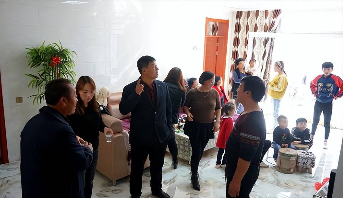 安徽美女道士胡千慧被捕：精通胡媚术，九名男徒弟揭露其罪行